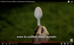 Illustration issue de la vidéo de sensibilisation de Greenpeace sur l'utilisation d'une cuillère en plastique